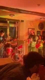 Classic tunes ✅
High Energy ✅
Great Musicians ✅

@the.red.kites bring the party to every gig 🤘

#indiemusic #britpop #britrock #feeder #coverbandclassic